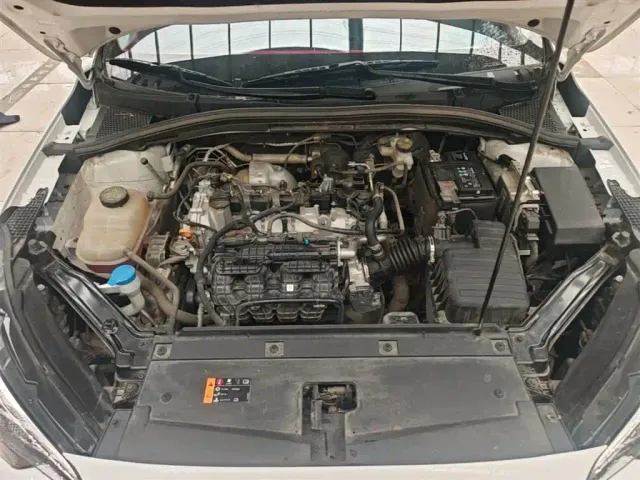 Roewe i5 — Фото автомобиля 19