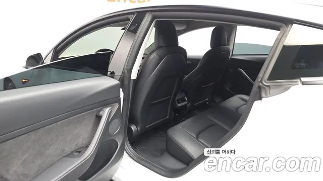 Tesla Model 3 — Фото автомобиля 22