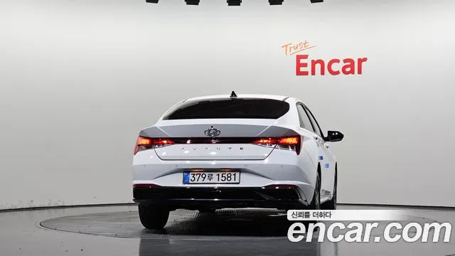 Hyundai Avante CN7 — Фото автомобиля 4