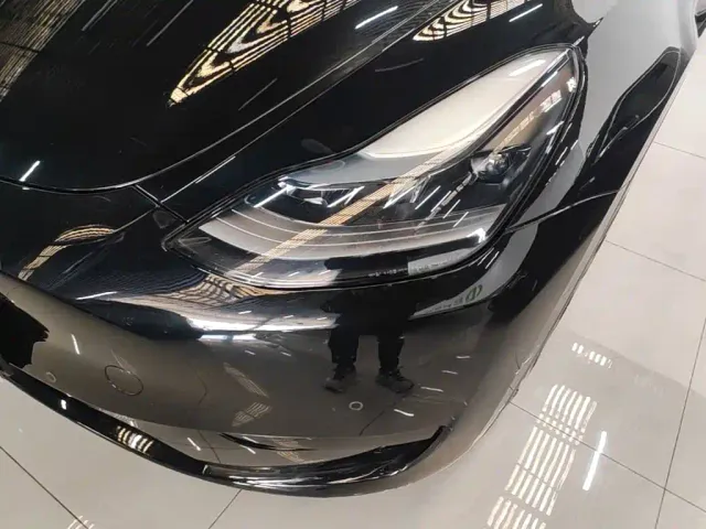 Tesla Model Y — Фото автомобиля 23