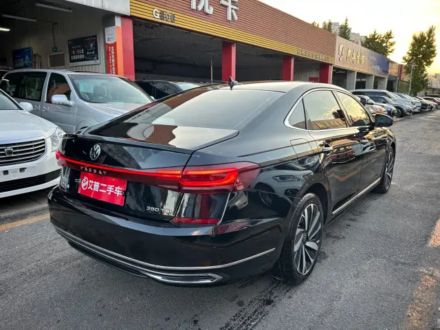 Volkswagen Passat — Фото автомобиля 4