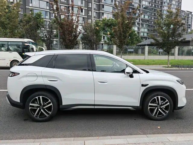 BYD Song L DM-i — Фото автомобиля 7