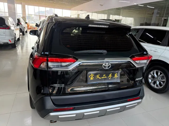 Toyota RAV4 — Фото автомобиля 11