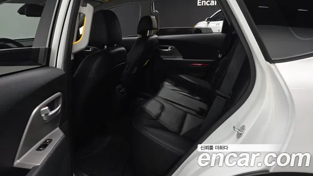 Kia Niro — Фото автомобиля 17