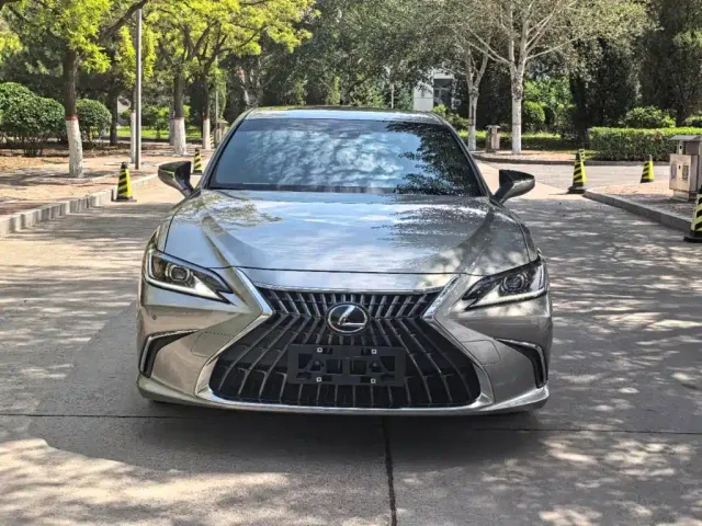 Lexus ES — Фото автомобиля 2