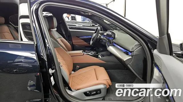 BMW 5-Series 5 серия (G60) 530i xDrive M Sport — Фото автомобиля 11