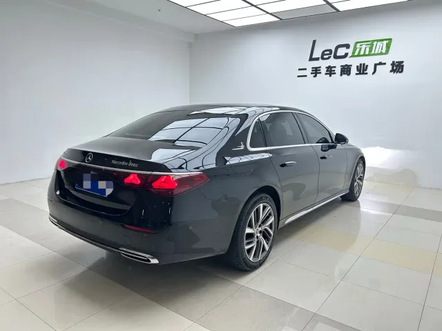 Mercedes-Benz E-Class — Фото автомобиля 17