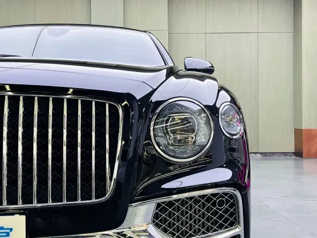 Bentley Flying Spur — Фото автомобиля 7