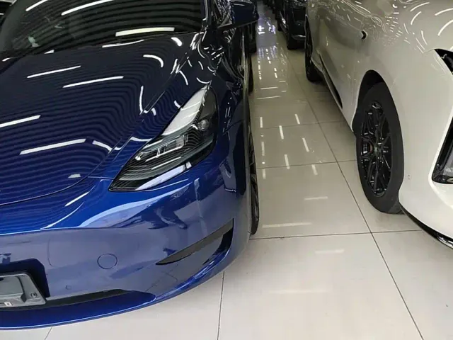 Tesla Model Y — Фото автомобиля 23