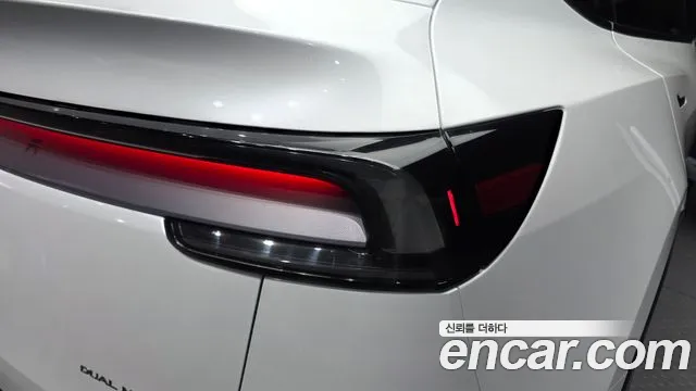 Tesla Model Y — Фото автомобиля 8
