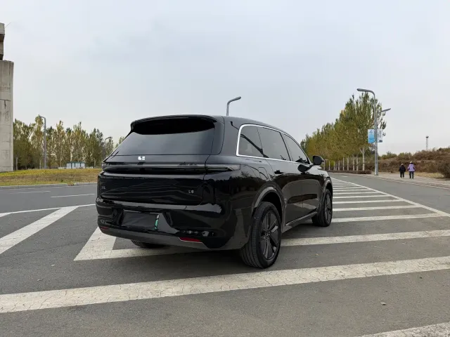 Li Auto L8 — Фото автомобиля 6