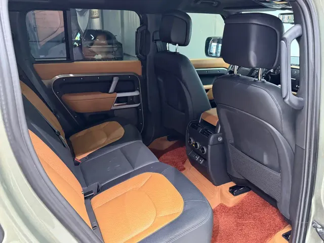 Land Rover Defender — Фото автомобиля 23