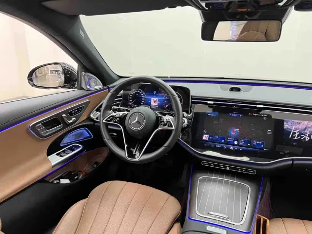 Mercedes-Benz E-Class — Фото автомобиля 21