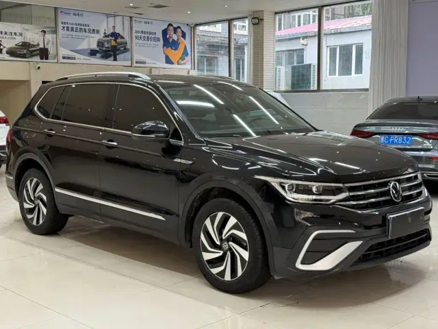 Volkswagen Tiguan L — Фото автомобиля 3
