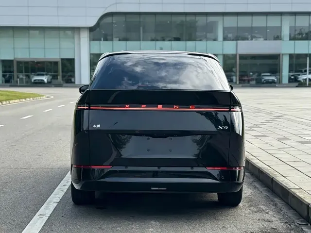Xpeng X9 — Фото автомобиля 9