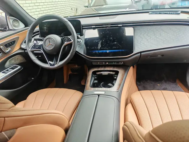 Mercedes-Benz E-Class — Фото автомобиля 5