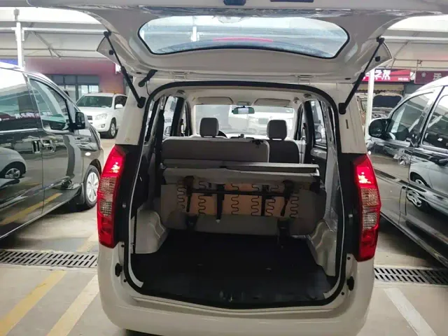 Wuling Hongguang — Фото автомобиля 18
