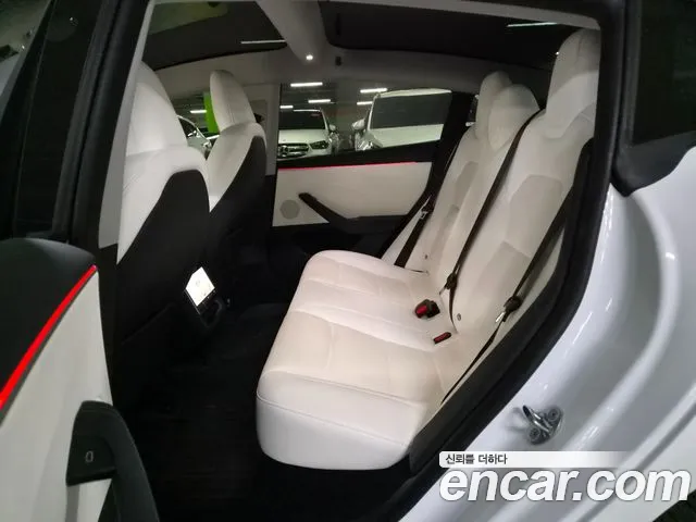 Tesla Model 3 — Фото автомобиля 9