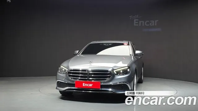 Mercedes-Benz E-Class — Фото автомобиля 3