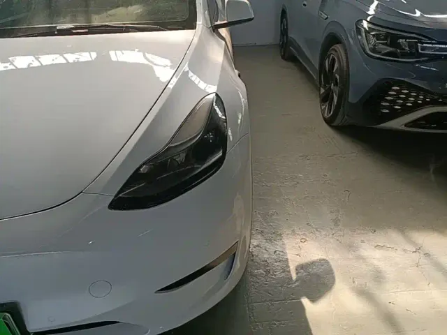 Tesla Model Y — Фото автомобиля 23
