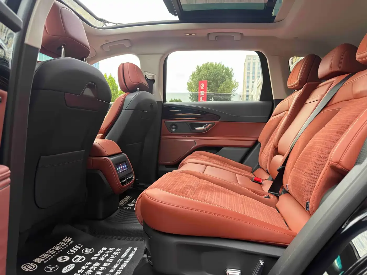 Lincoln Nautilus 2025 2.0T AWD Prestige Hybrid — Фото автомобиля 8