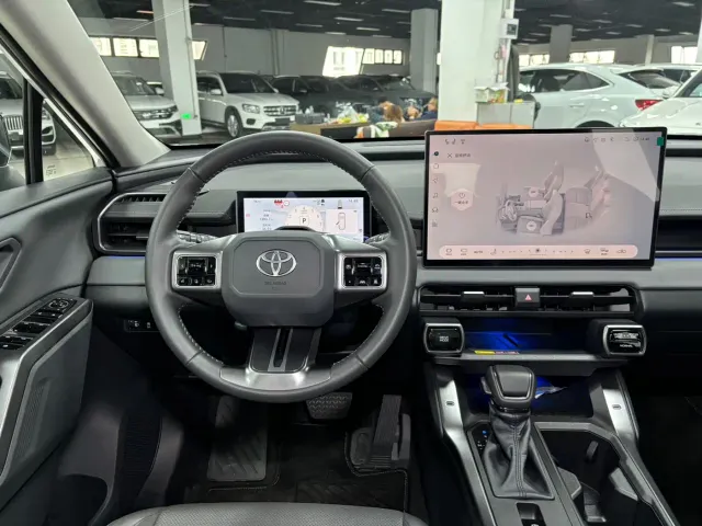 Toyota RAV4 — Фото автомобиля 13