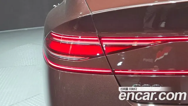 Genesis G90 Бензин 3.5 Turbo e-S/C AWD LWB — Фото автомобиля 21