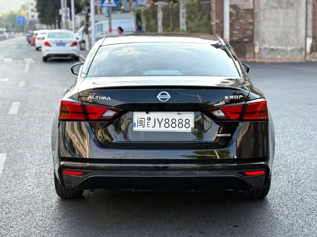 Nissan Teana — Фото автомобиля 8