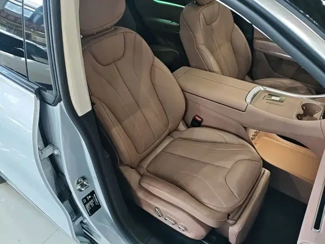Leapmotor C11 — Фото автомобиля 24