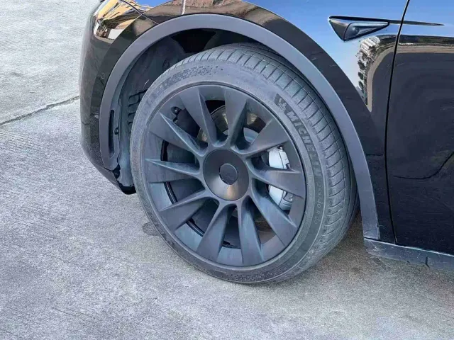 Tesla Model Y — Фото автомобиля 13