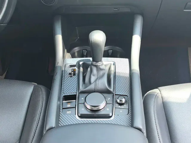 Mazda Axela — Фото автомобиля 15