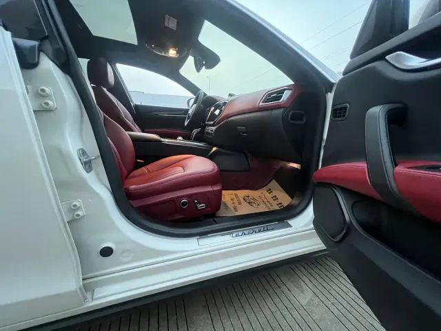 Maserati Ghibli — Фото автомобиля 15