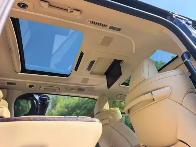 Toyota Vellfire 2021 Crown Hybrid 2.5L HV Supreme Edition — Фото автомобиля 12
