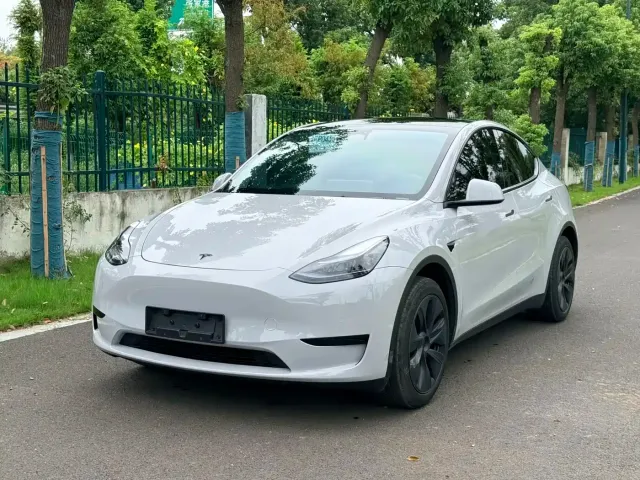 Фотография автомобиля — Tesla Model Y