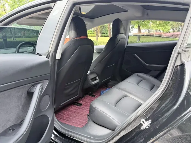 Tesla Model 3 — Фото автомобиля 6