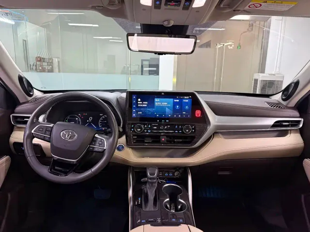 Toyota Highlander — Фото автомобиля 17