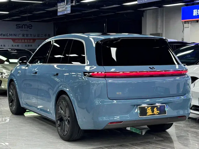 Li Auto L8 — Фото автомобиля 5