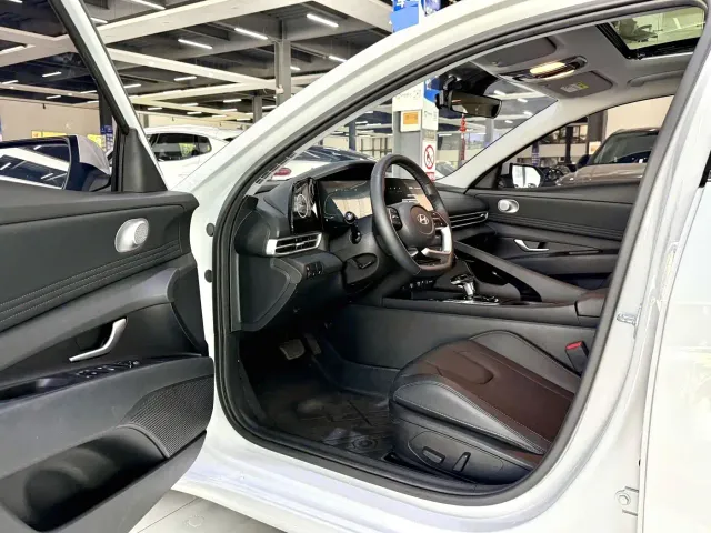 Hyundai Elantra — Фото автомобиля 13