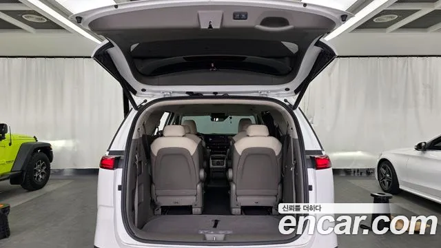 Kia Carnival Generation 4 — Фото автомобиля 26