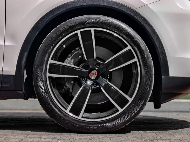 Porsche Cayenne — Фото автомобиля 11
