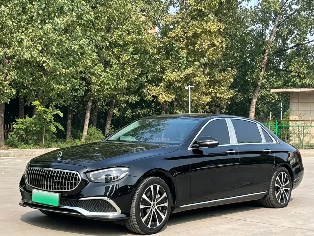Фотография автомобиля — Mercedes-Benz E-Class