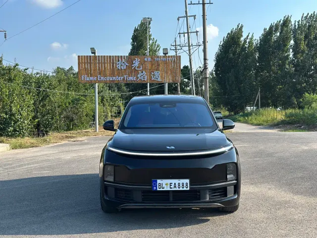 Li Auto L8 — Фото автомобиля 2