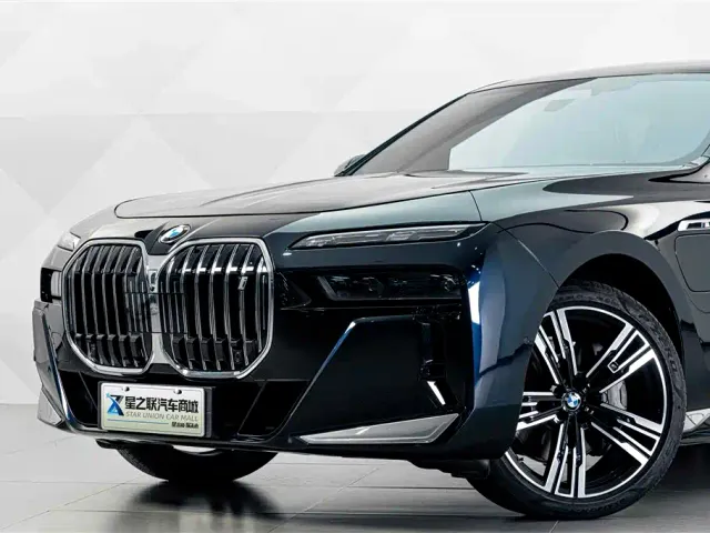 BMW i7 — Фото автомобиля 3