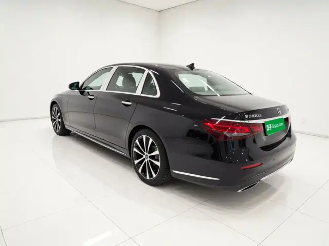Mercedes-Benz E-Class — Фото автомобиля 4