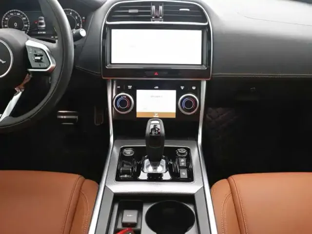 Jaguar XEL — Фото автомобиля 9