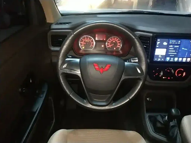 Wuling Hongguang V — Фото автомобиля 10