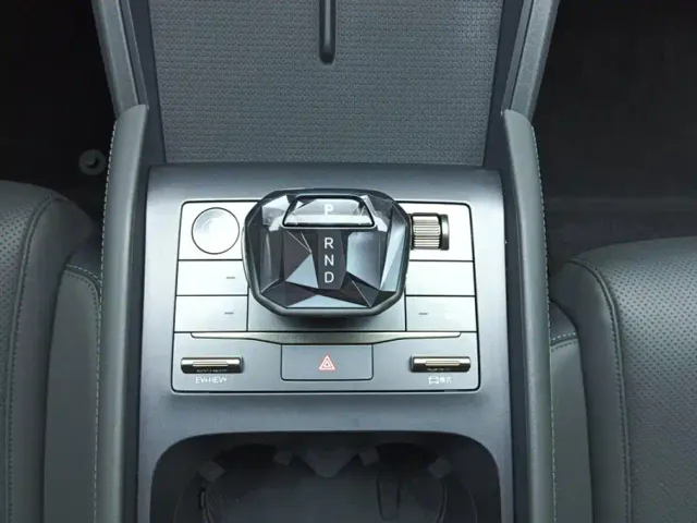BYD Qin L — Фото автомобиля 16