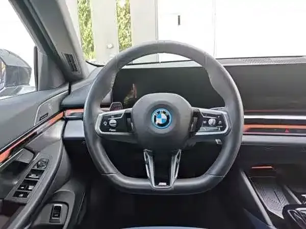 BMW i5 — Фото автомобиля 9