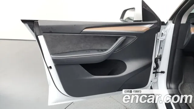 Tesla Model Y — Фото автомобиля 20