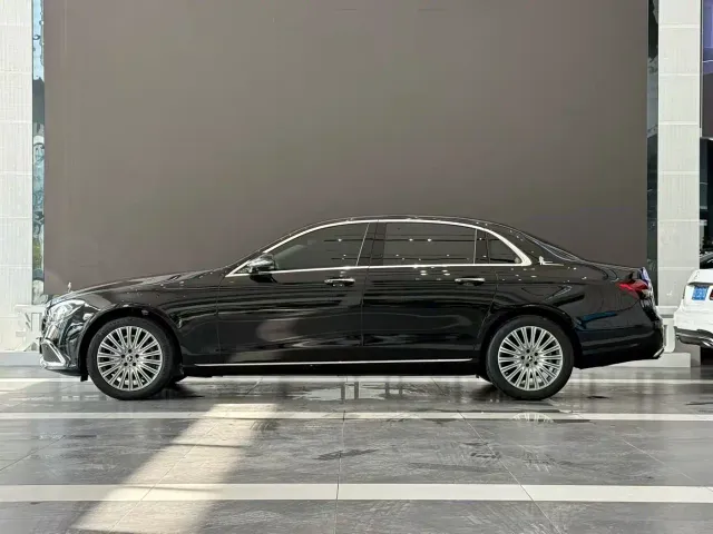 Mercedes-Benz E-Class — Фото автомобиля 4